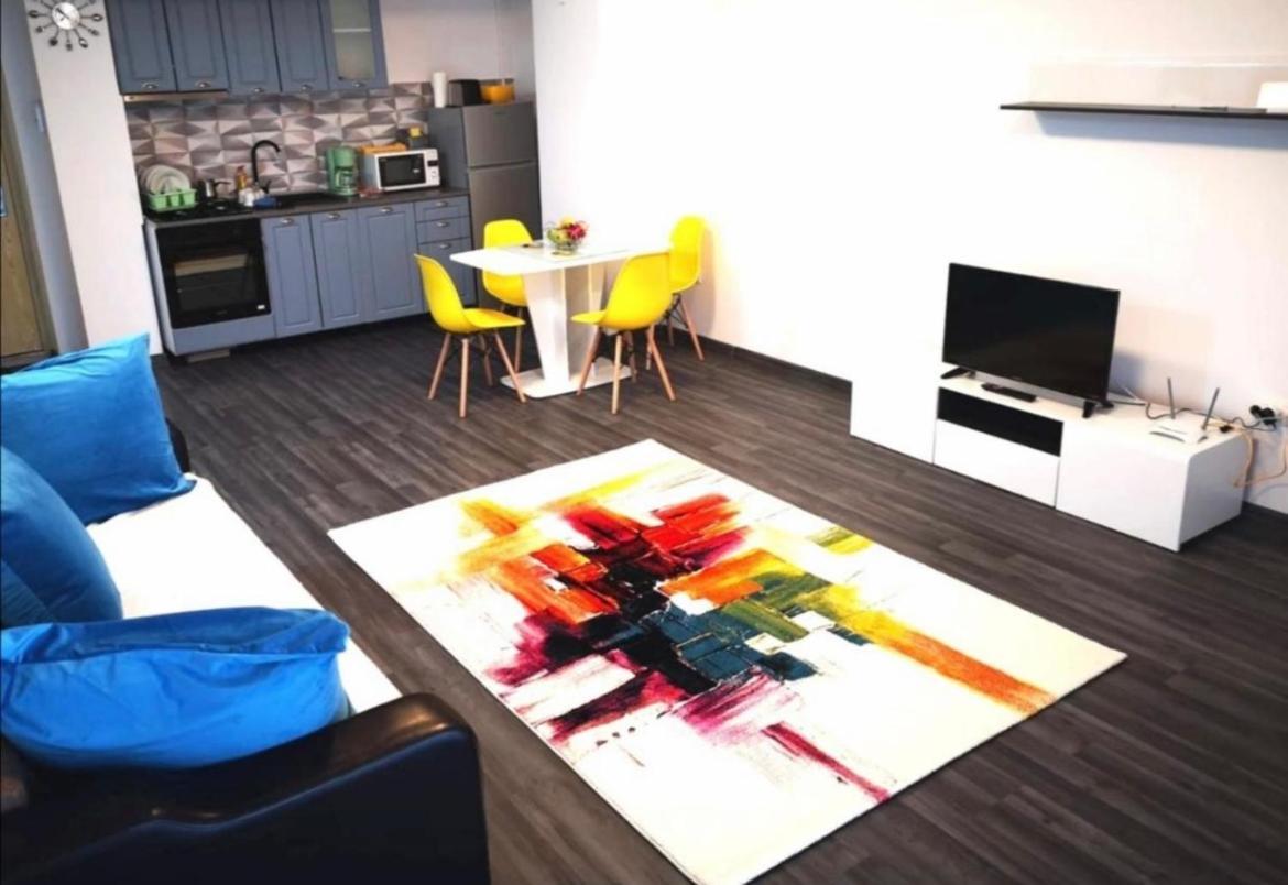 Apartament Spatios Cu 2 Camere In Centrul Statiunii Mamaia -73Mp - ! Kültér fotó